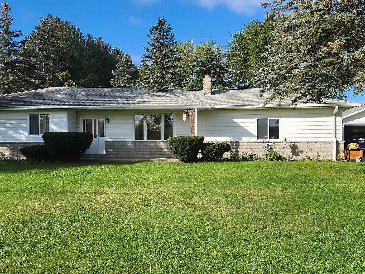 4735 N Huron Rd, Pinconning, MI 48650 | Zillow