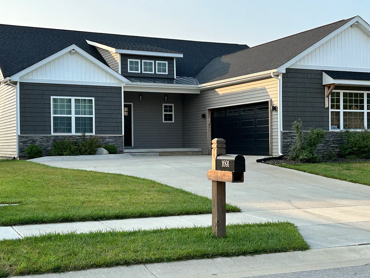Building Photo - 1691 Three Meadows Pl
