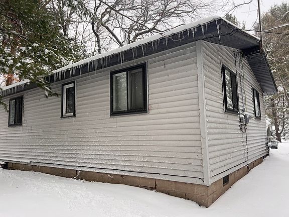 3rd image of 1807 Division Rd