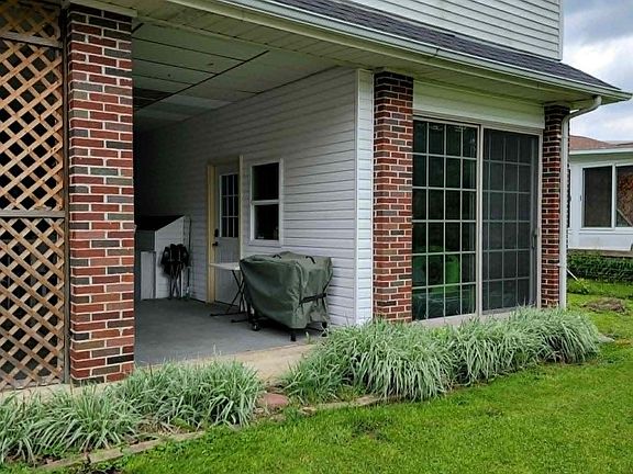 5th image of 301 Schiller Ave