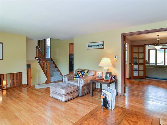 4th image of 326 Highland Pines Dr