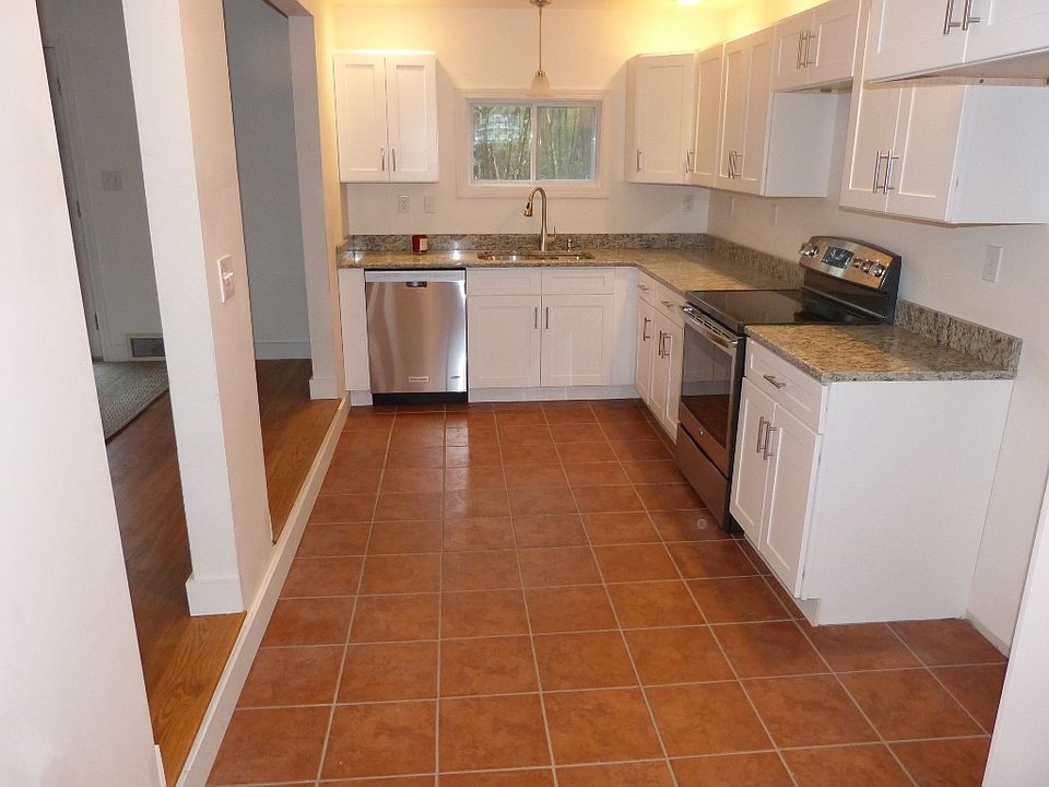 1st image of 1110 W Hollis St
