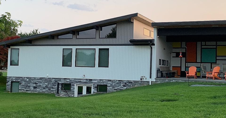 2nd image of 873 Central Manor Rd