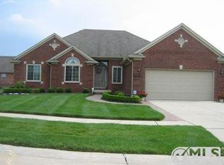 21384 Bunker Dr, Macomb, MI 48042