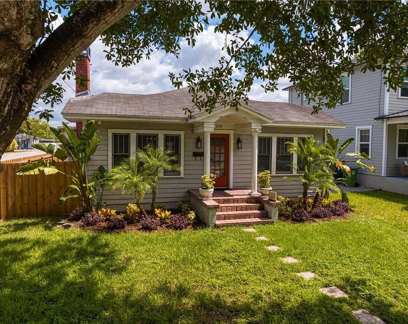 Charming 3/2 Bungalow in Seminole Heights — Photo 1