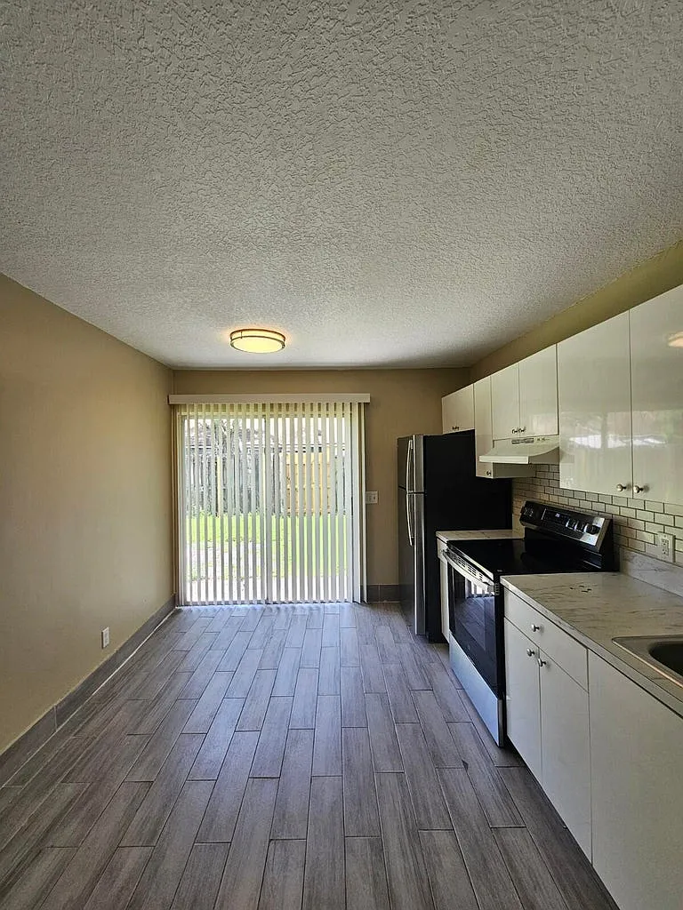 3 bed, 1312 sqft, $2,400 — Photo 3