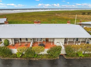 104 10th St #406, Seaside, OR 97138