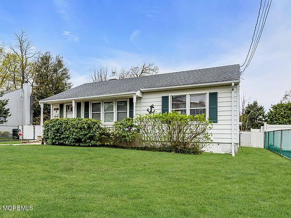 3rd image of 9 Robertsville Road