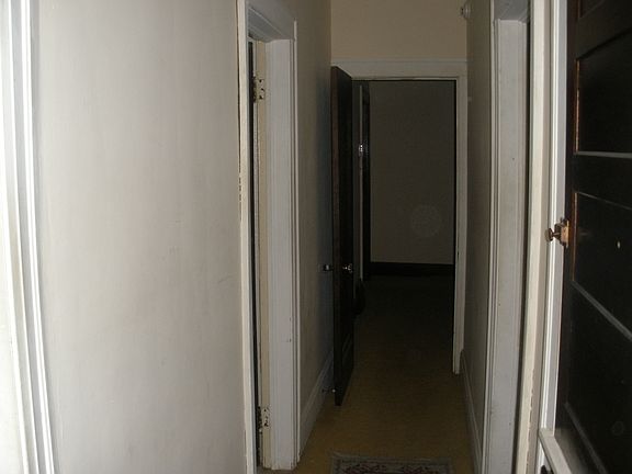 3rd image of 637 W Brentwood St
