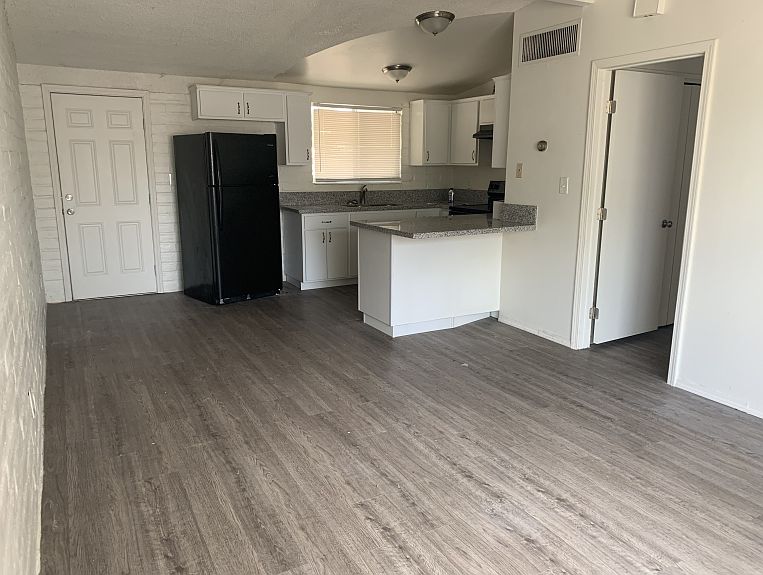 1st image of 3020 N Balboa Ave APT 2