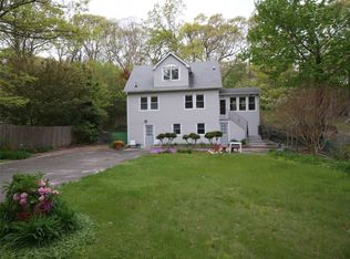 148 Hallock Landing Rd, Rocky Point, NY 11778