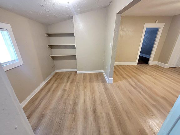 4th image of 945 Crescent Lake Dr #3