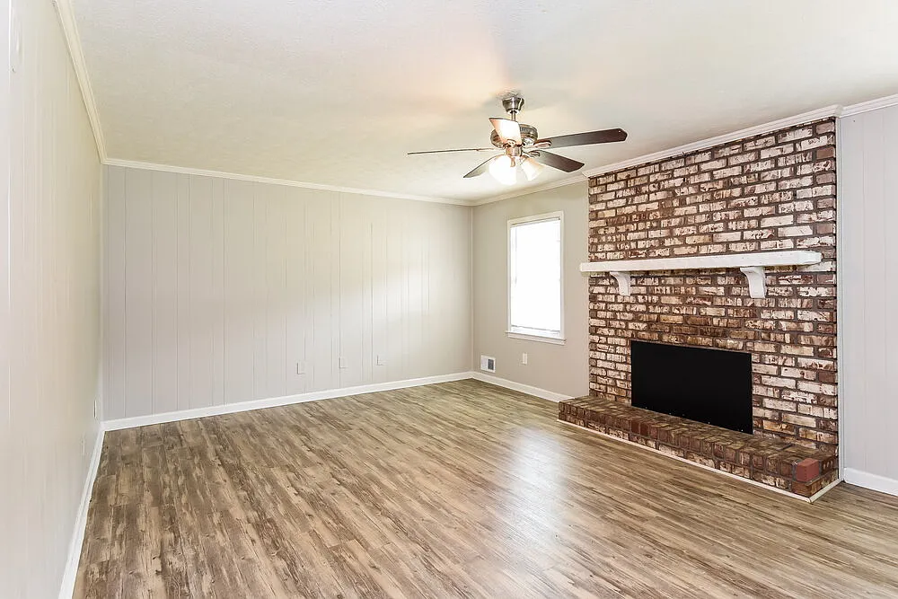 3 bed, 2.0 bath, 1914 sqft, $1,830 — Photo 4