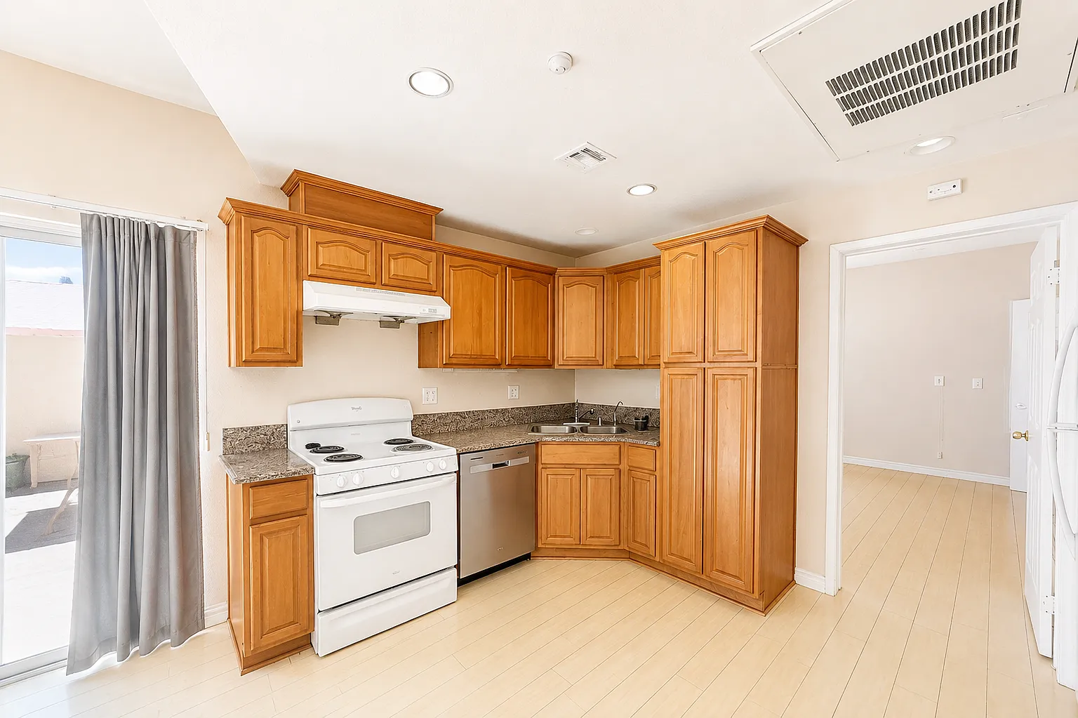1 bed, 750 sqft, $2,300 — Photo 4