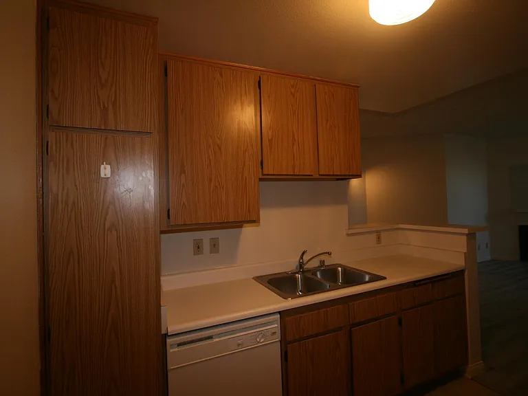 3637 Clarington Ave #113 — Photo 29