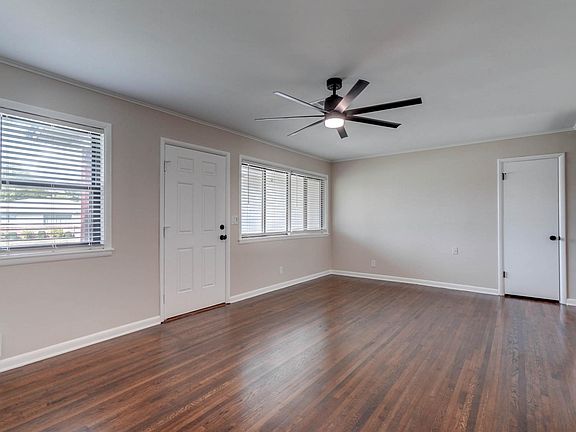 3rd image of 405 S 1st Pl