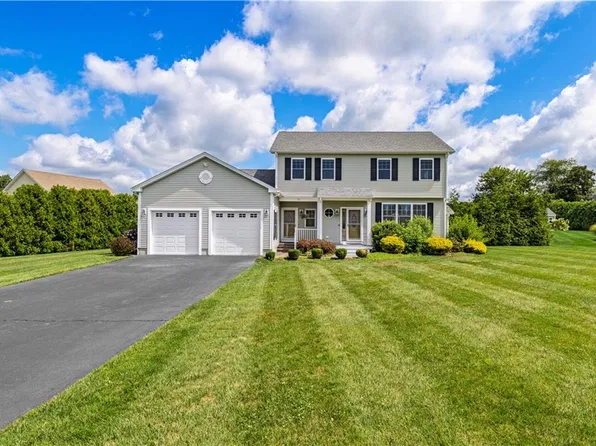 11 Aubin St, Seekonk, MA 02771