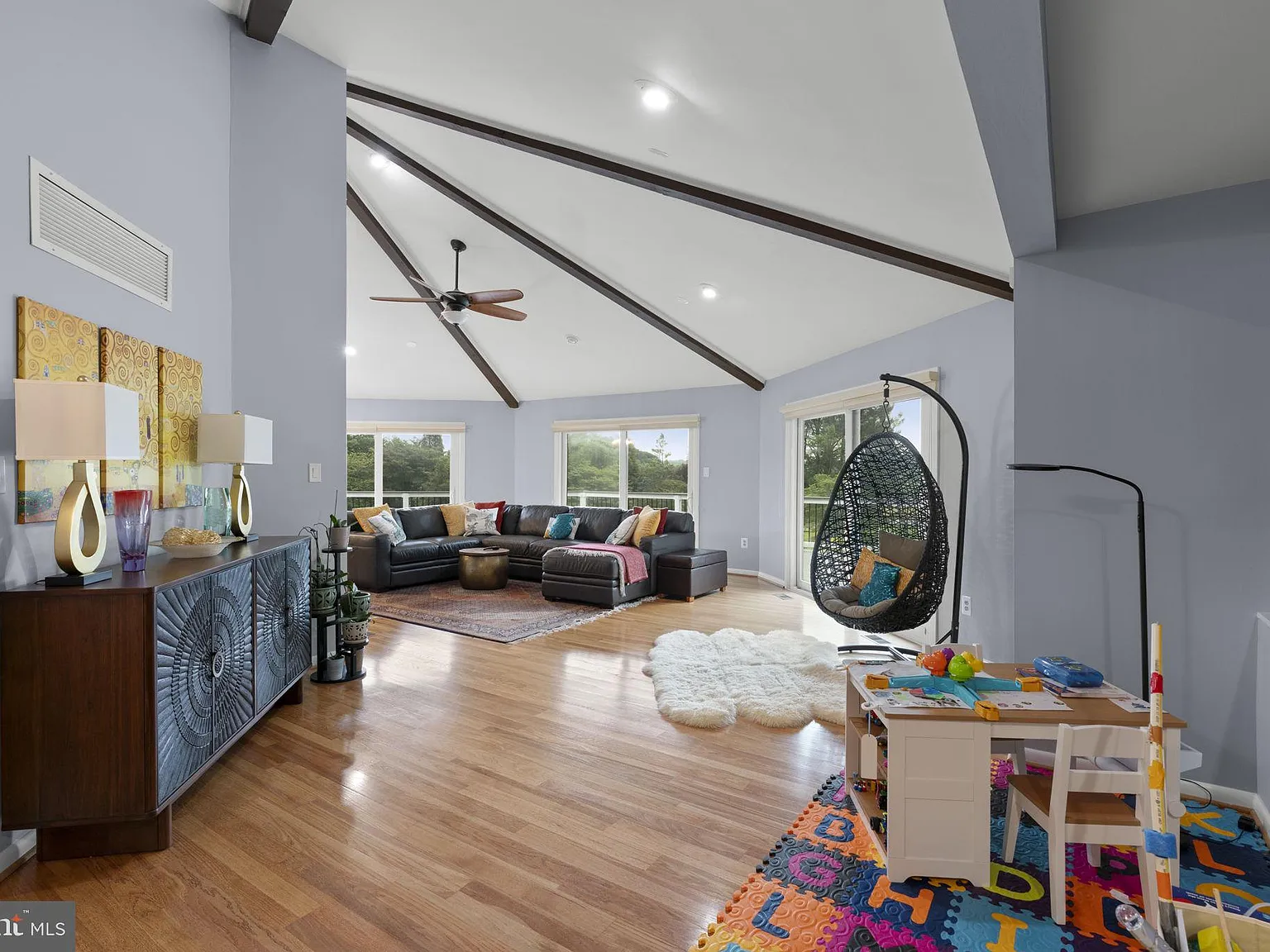 4 bed, 3.5 bath, 3304 sqft, $4,395 — Photo 4