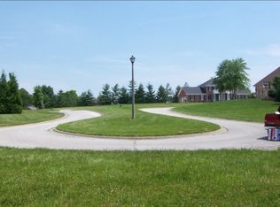 42 Kings Pointe Ct, Belleville, IL 62223