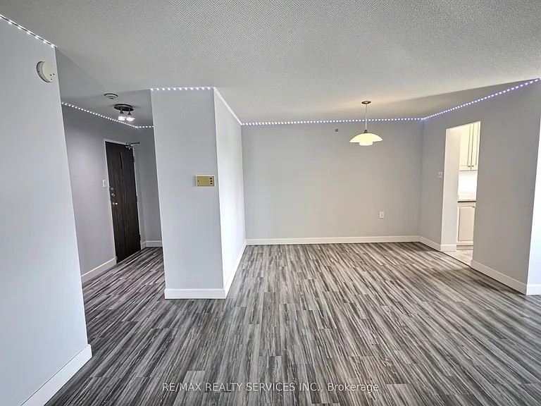 18 Knightsbridge Rd #1812 — Photo 7