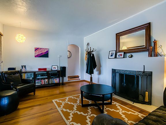 5th image of 920 Pampas Dr SE