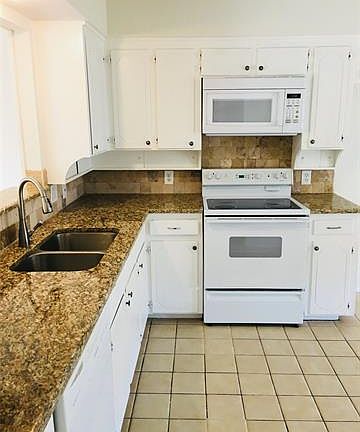 3rd image of 509 NW Jayellen Ave