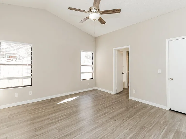 141 Emden Dr — Photo 10