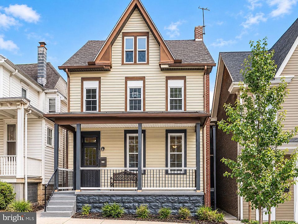 1st image of 220 Elm St