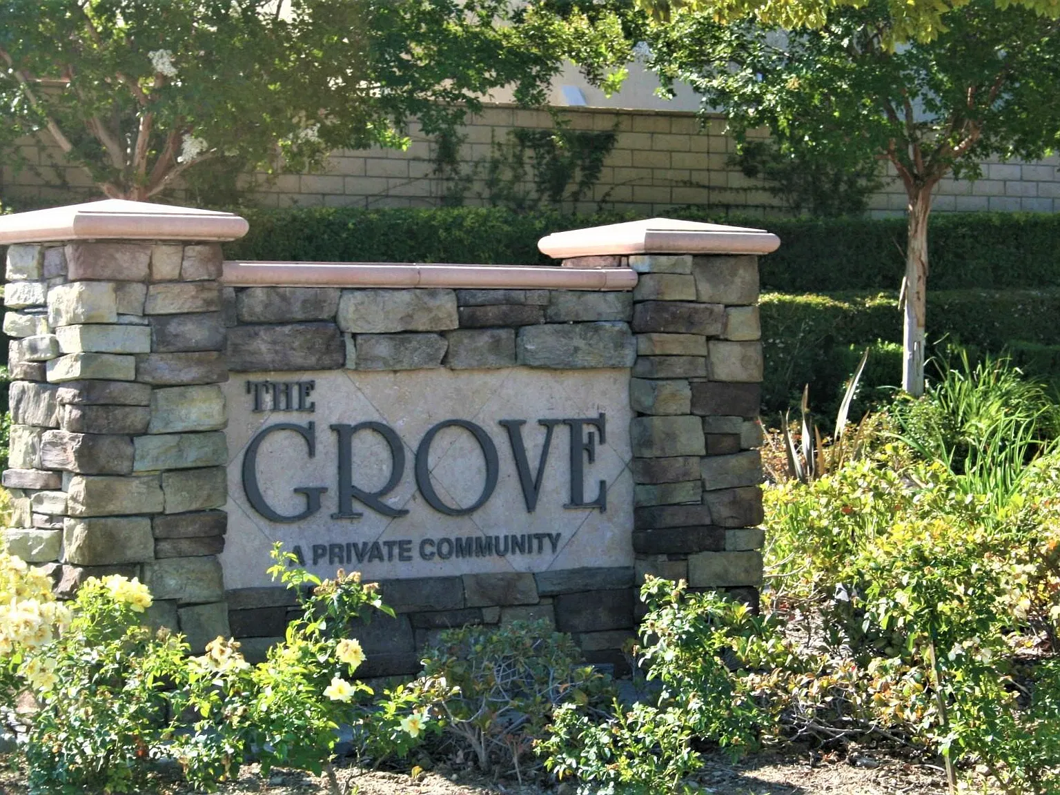 4 bed, 2.5 bath, 2453 sqft, $3,695 — Photo 2