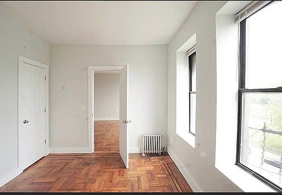 5th image of 2224 Amsterdam Ave #54A
