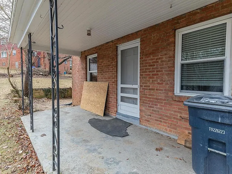 537 Long Ave — Photo 20