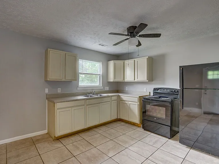 4489 Ammon Ave — Photo 7