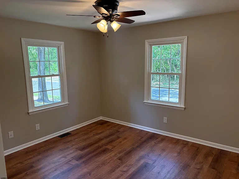 1111 Shelburne Ave — Photo 10