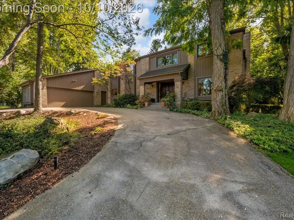 2041 Bloomfield Woods Ct, West Bloomfield, MI 48323
