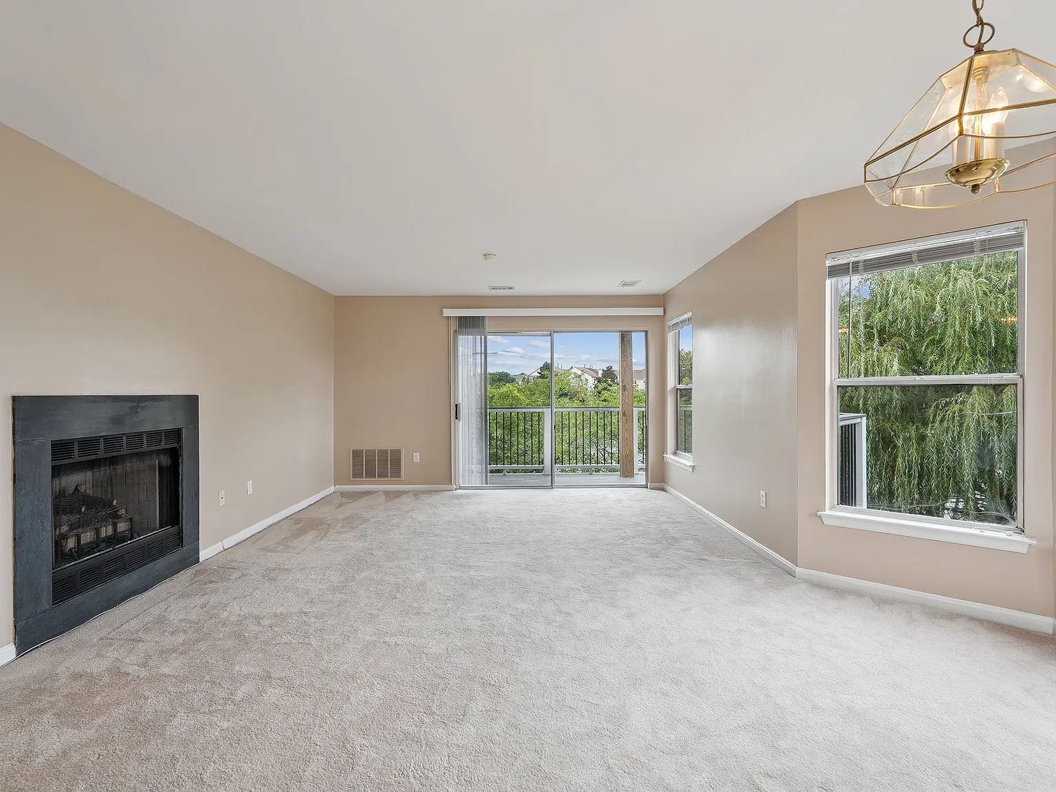 2 bed, 1184 sqft, $2,750 — Photo 4