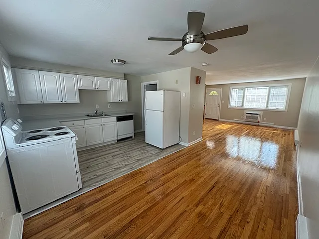 Farmington Court Apartments — Photo 18
