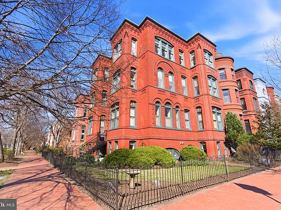 2nd image of 226 5th St SE APT 102