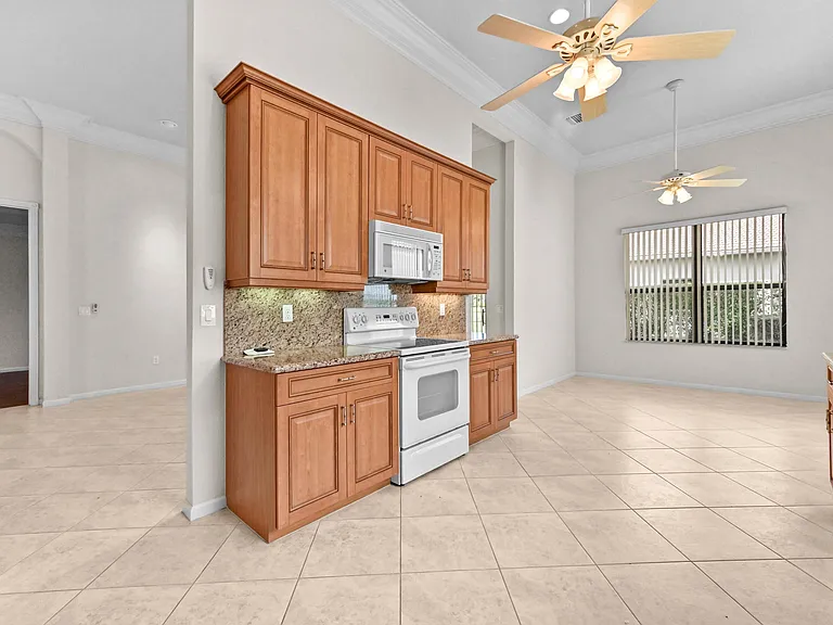 6823 Fabiano Cir — Photo 22