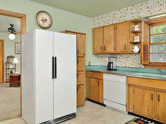5th image of 203 Norwood Blvd