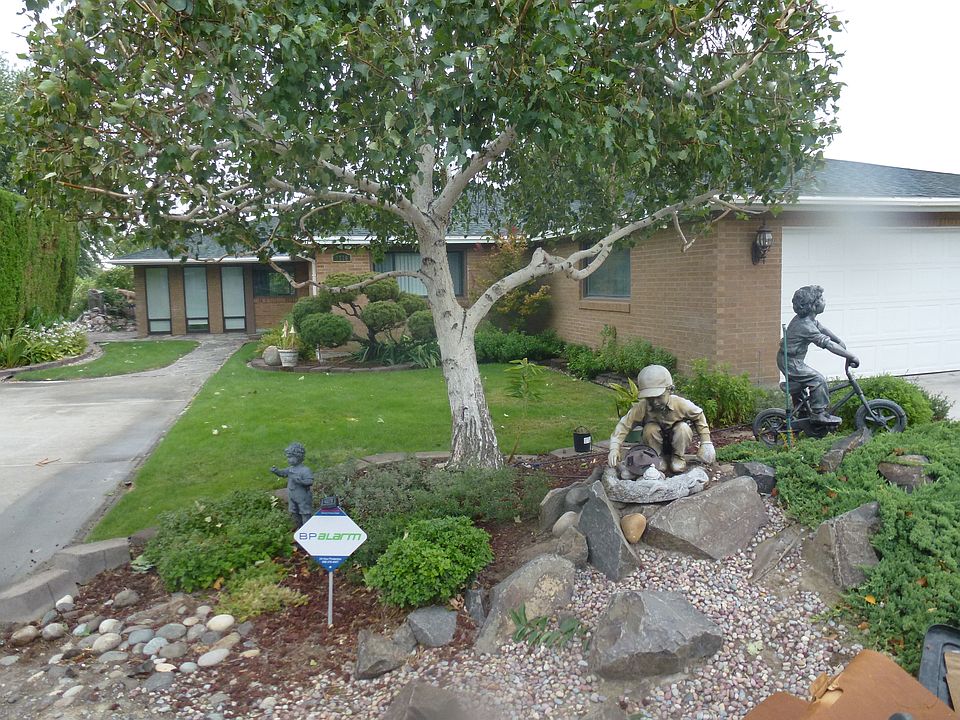 1st image of 1716 W 8th Pl