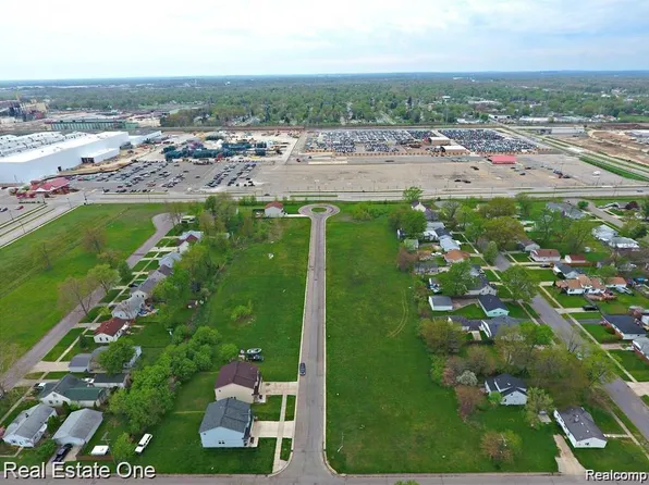 301 2nd Ave, Pontiac, MI 48340