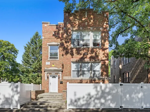 7424 S Kingston Ave, Chicago, IL 60649