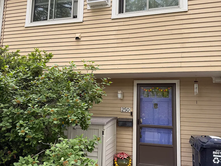 250 Garden St — Photo 1