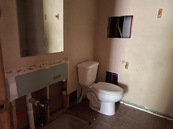 4th image of 1020 N 4th St