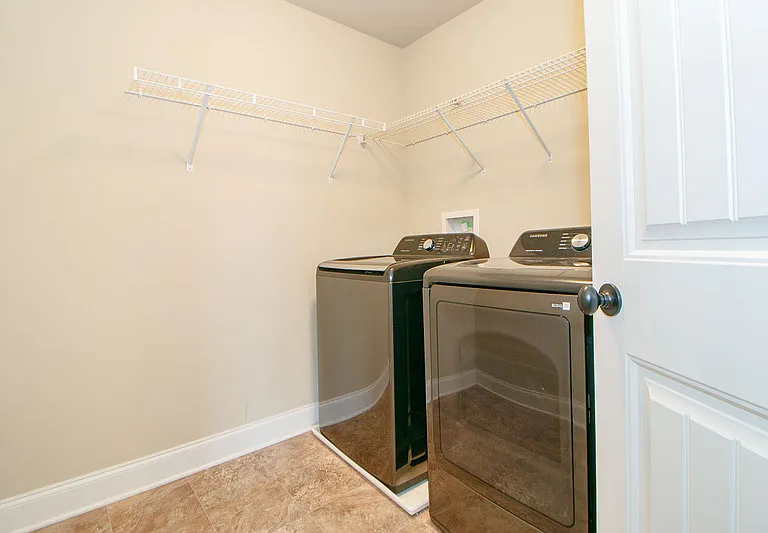 3338 N Henderson Way — Photo 9