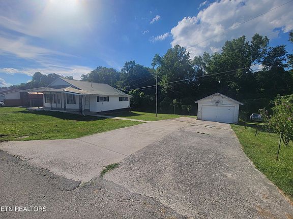 3rd image of 942 Mount View Rd