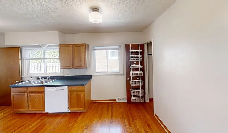 372 Highland Dr — Photo 7
