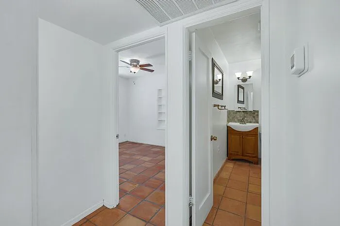 1209 E Meadowbrook Ave — Photo 12