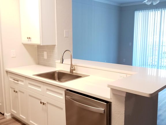 5th image of 17101 Carrington Park Dr APT 402