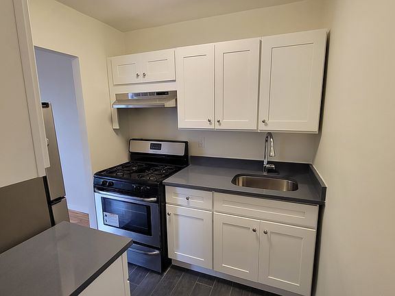 3rd image of 87-01 Midland Pkwy